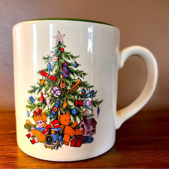 Royal Tudor Christmas Tree Coffee Mug Made in England. - Picture 1 of 6